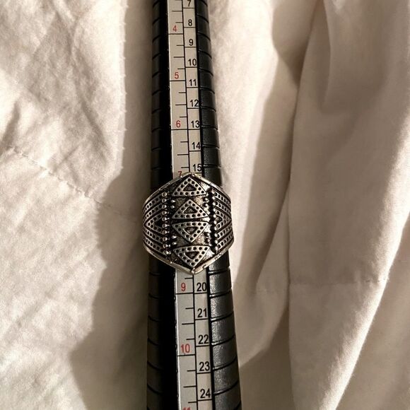 New Boho Fashion Ring Amazing Faux SilverTone Sz 8 - Picture 1 of 9